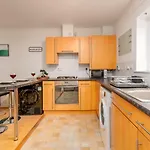 Central Coventry Flat Free Parking Sleeps 6