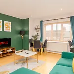 Central Coventry Flat Free Parking Sleeps 6