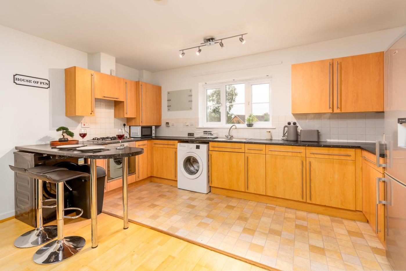 Apartment Flat Free Parking Sleeps 6