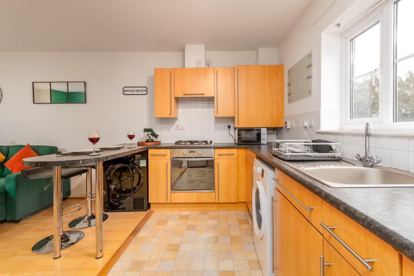 Flat Free Parking Sleeps 6 Coventry