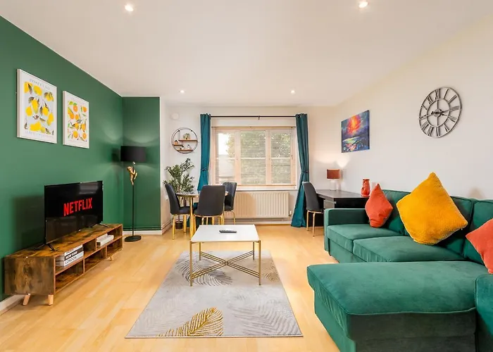 Central Coventry Flat Free Parking Sleeps 6