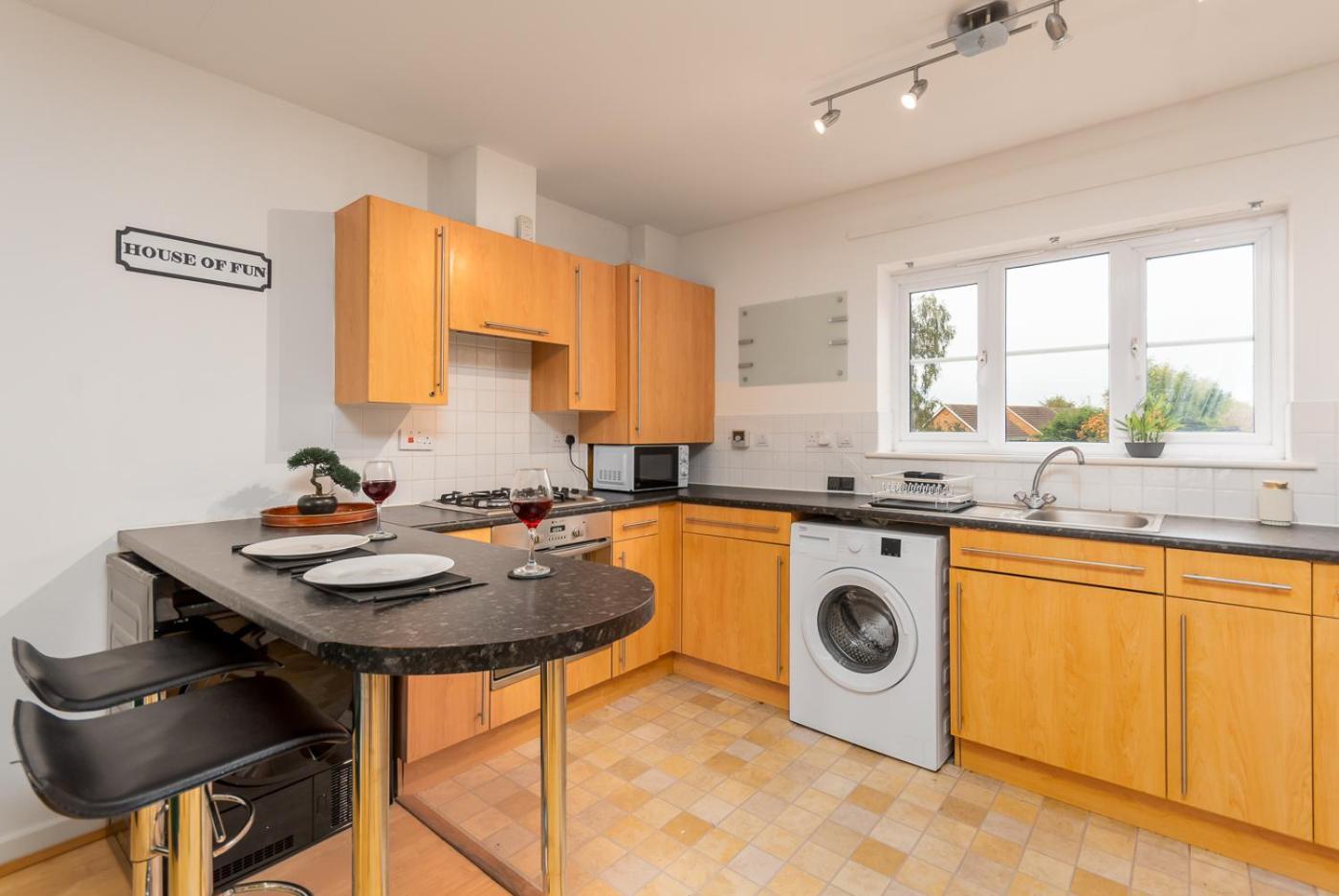 Flat Free Parking Sleeps 6 * Coventry